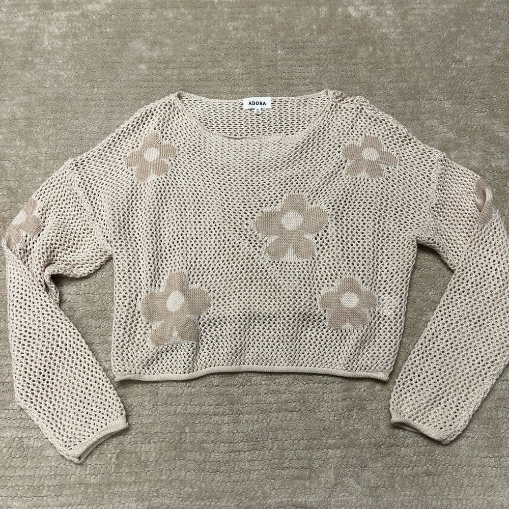 Daisy Flower Crochet Sweater in Beige size medium